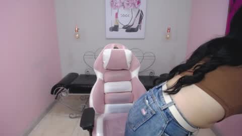 Adri  online show from May 6, 12:10 pm