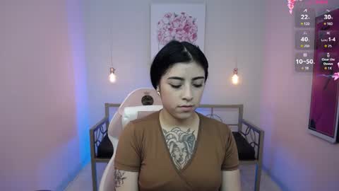 Snapshot of adri_gomez_1 chatting on June 14, 12:29 pm Adri online show from June 14, 12:29 pm