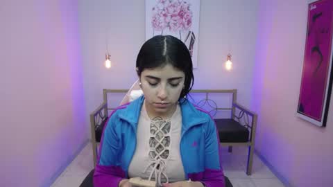 Snapshot of adri_gomez_1 chatting on June 23, 12:36 pm Adri online show from June 23, 12:36 pm