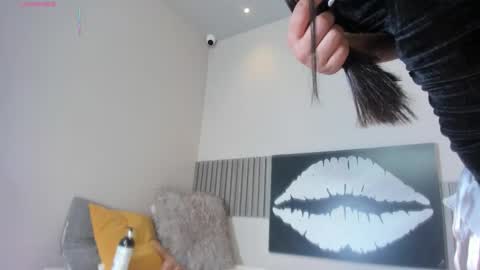 Snapshot of adri_silva_ chatting on March 22, 10:02 pm adri online show from March 22, 10:02 pm