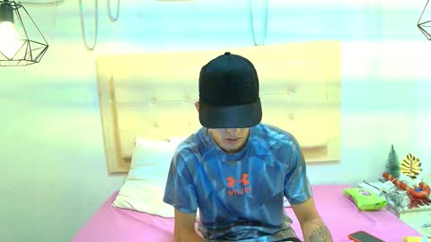 Snapshot of adrian_aa_21 chatting on March 19, 5:33 am adrian_aa_21 online show from March 19, 5:33 am