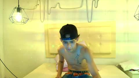 Snapshot of adrian_aa_21 chatting on March 30, 5:30 am adrian_aa_21 online show from March 30, 5:30 am