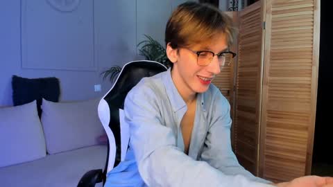 Adrian online show from December 9, 7:18 pm