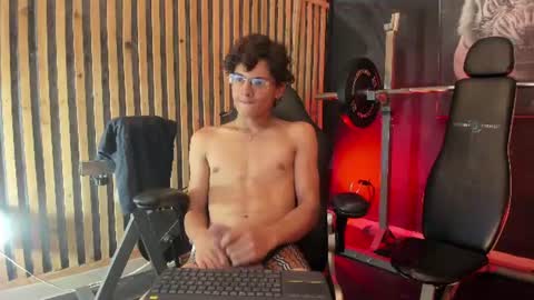Snapshot of adrian_wolff chatting on June 17, 8:10 pm Adrian W online show from June 17, 8:10 pm