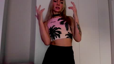 Snapshot of adriana_coy_ chatting on December 6, 5:11 pm Adriana online show from December 6, 5:11 pm