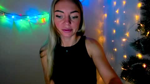 Snapshot of adriana_coy_ chatting on December 22, 7:22 am Adriana online show from December 22, 7:22 am