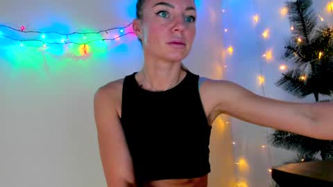 Snapshot of adriana_coy_ chatting on December 22, 10:28 am Adriana online show from December 22, 10:28 am