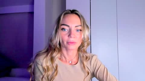 Snapshot of adriana_coy_ chatting on December 25, 10:16 pm Adriana online show from December 25, 10:16 pm