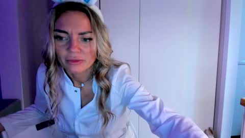 Snapshot of adriana_coy_ chatting on December 26, 1:18 am Adriana online show from December 26, 1:18 am
