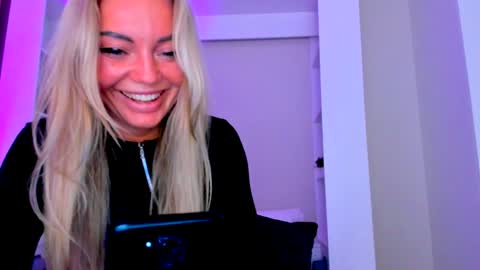 Snapshot of adriana_coy_ chatting on February 1, 6:08 pm Adriana online show from February 1, 6:08 pm