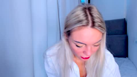 Snapshot of adriana_coy_ chatting on February 9, 8:11 am Adriana online show from February 9, 8:11 am