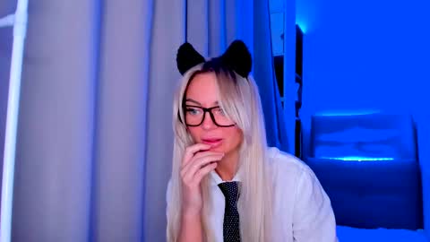 Snapshot of adriana_coy_ chatting on February 10, 9:36 pm Adriana online show from February 10, 9:36 pm