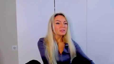 Snapshot of adriana_coy_ chatting on March 6, 6:48 pm Adriana online show from March 6, 6:48 pm