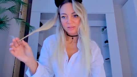 Snapshot of adriana_coy_ chatting on March 7, 12:12 pm Adriana online show from March 7, 12:12 pm