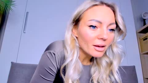Snapshot of adriana_coy_ chatting on March 10, 5:50 pm Adriana online show from March 10, 5:50 pm