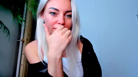 Snapshot of adriana_coy_ chatting on September 12, 1:11 pm Adriana online show from September 12, 1:11 pm