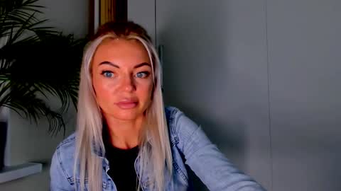 Snapshot of adriana_coy_ chatting on September 15, 8:42 pm Adriana online show from September 15, 8:42 pm