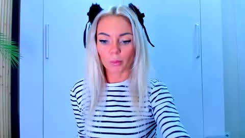 Snapshot of adriana_coy_ chatting on September 16, 11:22 am Adriana online show from September 16, 11:22 am