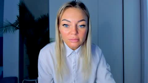 Snapshot of adriana_coy_ chatting on April 6, 11:22 am Adriana online show from April 6, 11:22 am