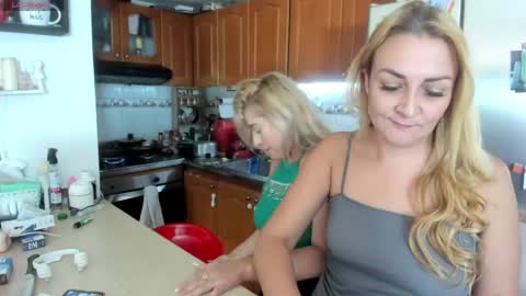 Adriana Paredes  online show from May 7, 6:57 pm
