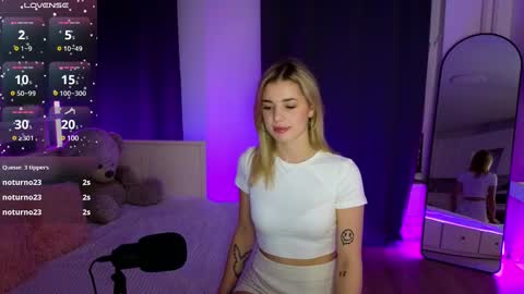 adrianawow1 online show from February 18, 2:59 am