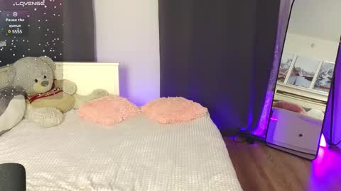 adrianawow1 online show from March 7, 3:51 am