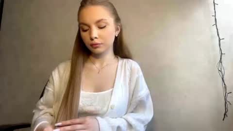 Snapshot of adriannemuldowney chatting on March 21, 12:43 pm Caroline online show from March 21, 12:43 pm