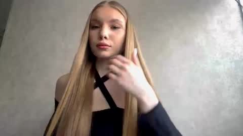 Snapshot of adriannemuldowney chatting on March 24, 12:21 pm Caroline online show from March 24, 12:21 pm