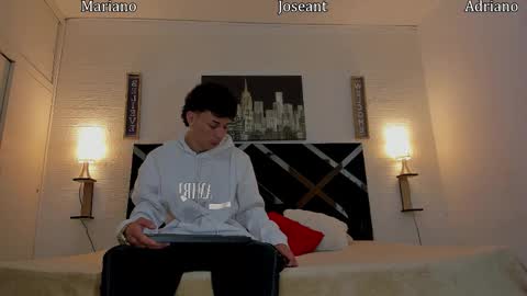 Snapshot of adriano_bigcock chatting on September 9, 3:17 am Adrian online show from September 9, 3:17 am