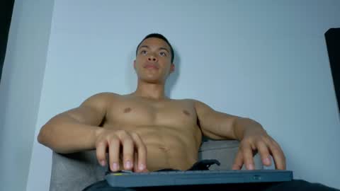 adriel_escalante online show from May 12, 5:26 am