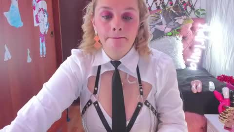 Snapshot of adriiana_fox_ chatting on January 28, 5:56 pm adriiana_fox_ online show from January 28, 5:56 pm