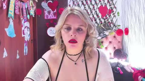 Snapshot of adriiana_fox_ chatting on February 22, 7:03 pm adriiana_fox_ online show from February 22, 7:03 pm