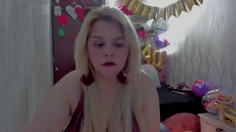 adriiana_fox_ online show from April 1, 7:22 pm