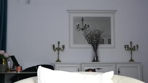 Aelia online show from September 25, 3:54 am