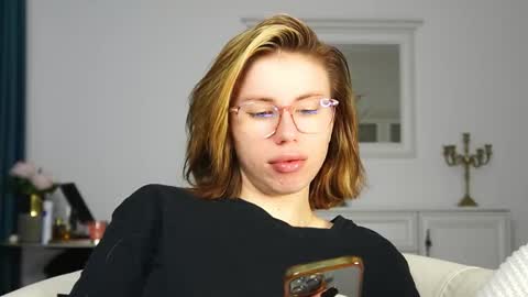 Aelia online show from October 1, 3:45 am