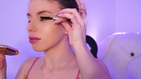 Aelia online show from February 24, 6:28 pm