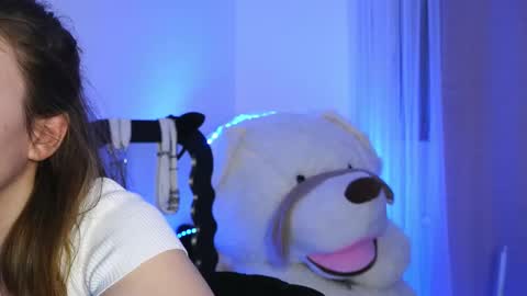 Aelia online show from March 21, 6:22 pm