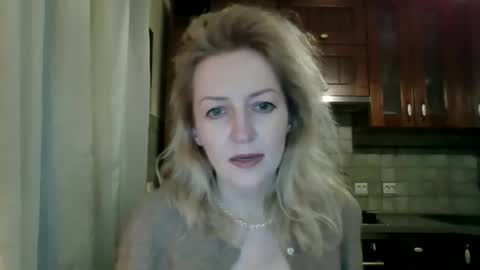 Snapshot of aeroliss chatting on April 3, 4:49 pm aeroliss online show from April 3, 4:49 pm