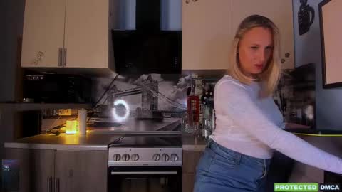 Snapshot of afanasia chatting on September 27, 7:08 pm OneAfa online show from September 27, 7:08 pm