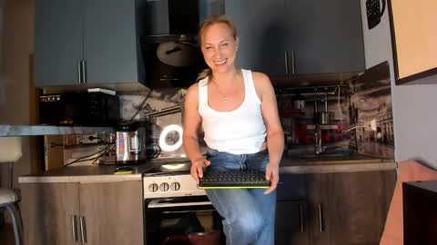 Snapshot of afanasia chatting on April 1, 6:38 pm OneAfa online show from April 1, 6:38 pm