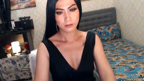 Snapshot of affairtoyourgoddesskhendra chatting on February 19, 9:25 pm Dominant Goddess Contessa online show from February 19, 9:25 pm