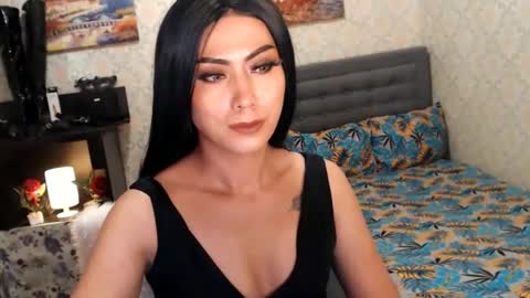 Snapshot of affairtoyourgoddesskhendra chatting on February 20, 12:30 am Dominant Goddess Contessa online show from February 20, 12:30 am