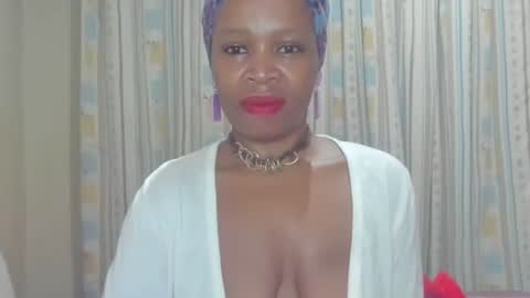 Snapshot of aficangagqueen chatting on November 12, 2:23 am AfricanSquirtQueen online show from November 12, 2:23 am