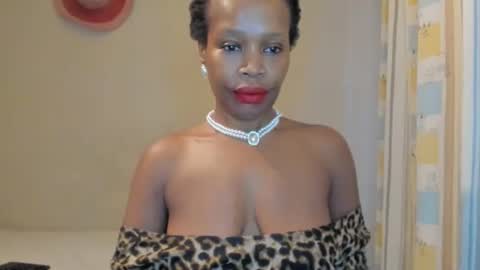 Snapshot of aficangagqueen chatting on January 17, 3:44 am AfricanSquirtQueen online show from January 17, 3:44 am