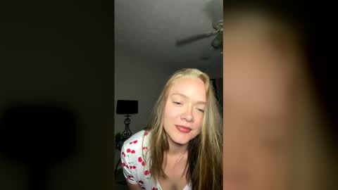 Snapshot of afreakycouple chatting on April 4, 4:55 am afreakycouple online show from April 4, 4:55 am