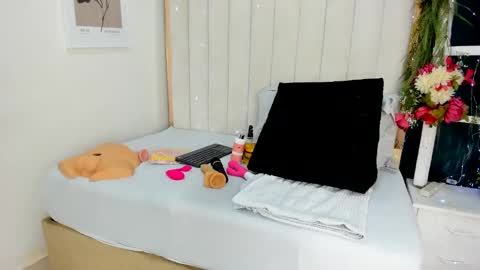 Snapshot of africa_holmes chatting on November 19, 2:44 am Africa online show from November 19, 2:44 am