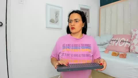 Snapshot of africa_holmes chatting on November 21, 2:10 am Africa online show from November 21, 2:10 am