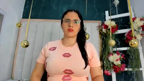 Snapshot of africa_holmes chatting on January 6, 2:15 am Africa online show from January 6, 2:15 am