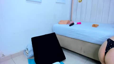 Snapshot of africa_holmes chatting on January 15, 2:16 am Africa online show from January 15, 2:16 am