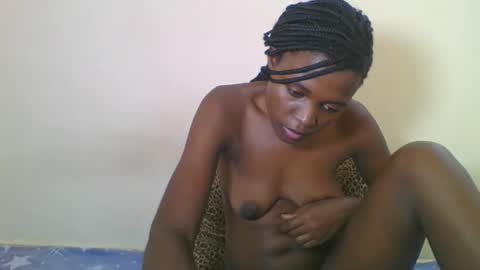 Yvonne online show from May 15, 7:48 am
